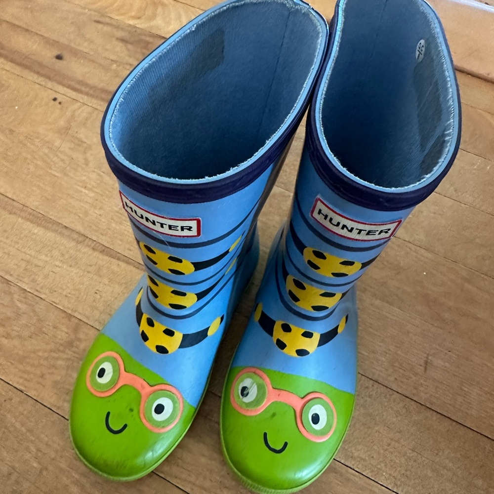 Hunter Kids Blue and Green Caterpillar Rain Boots with Yellow Bee Accents